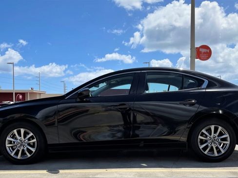 Used 2019 MAZDA MAZDA3 Sedan FWD image 2