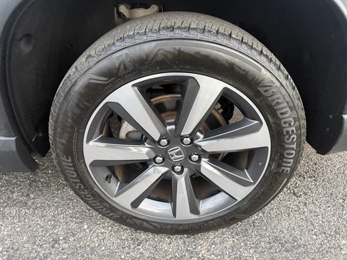 Used 2024 Honda Pilot Touring image 10