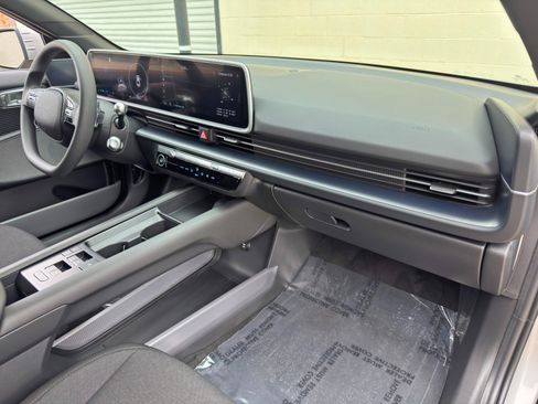 Used 2025 Hyundai Ioniq 6 SE RWD image 13