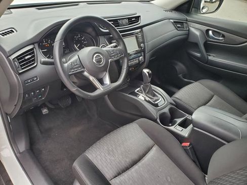 Used 2019 Nissan Rogue SV image 12