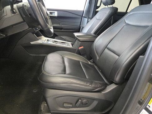 Used 2020 Ford Explorer XLT w/ Equipment Group 202A AWD/4WD image 21