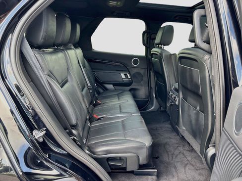 Used 2019 Land Rover Discovery SE AWD/4WD image 29