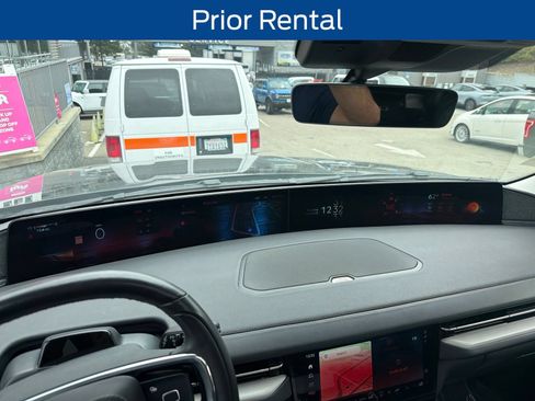 Used 2025 Lincoln Navigator Reserve AWD/4WD image 17