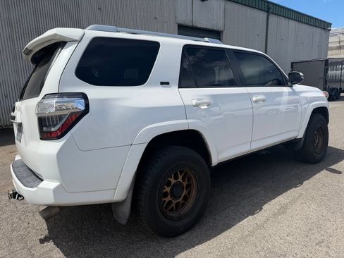 Used 2017 Toyota 4Runner SR5 Premium AWD/4WD image 3
