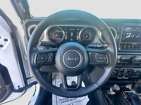 Used 2021 Jeep Gladiator Willys image 11