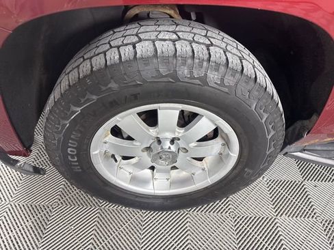 Used 2018 Chevrolet Suburban LT image 10