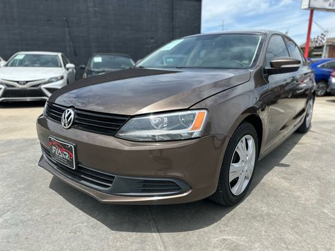 Used 2012 Volkswagen Jetta SE image 3