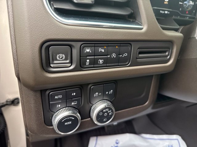 Used 2022 GMC Yukon SLT w/ SLT Luxury Package AWD/4WD image 17
