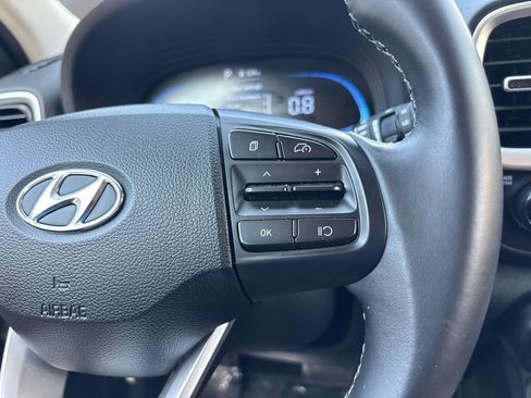 Used 2025 Hyundai Venue SEL FWD image 19