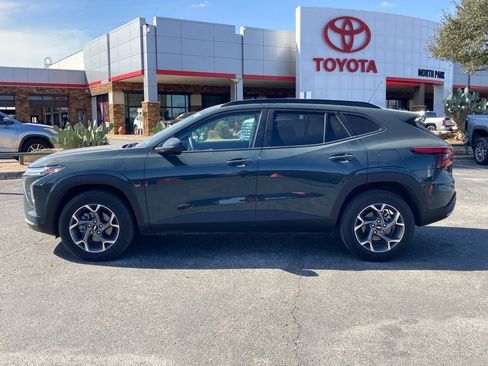 Used 2025 Chevrolet Trax LT image 8