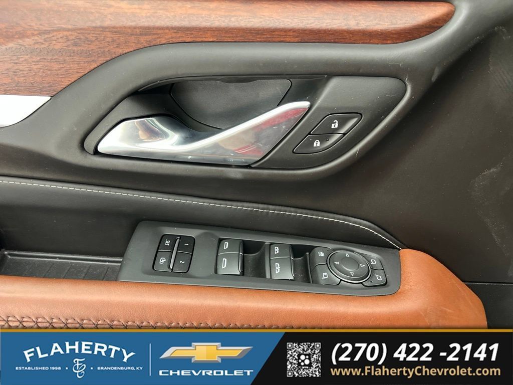 Used 2023 GMC Yukon XL Denali Ultimate AWD/4WD image 23