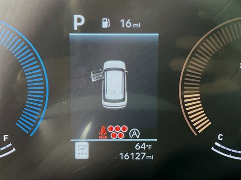 Used 2025 Hyundai Santa Fe SEL image 12