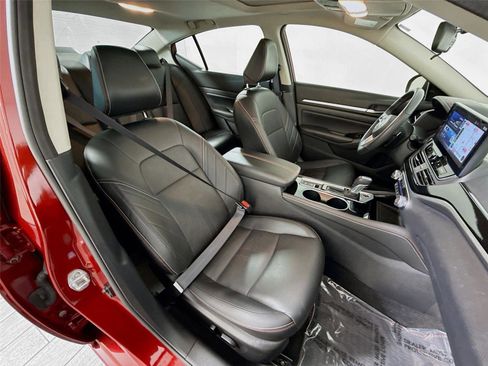 Used 2024 Nissan Altima 2.0 SR FWD image 26