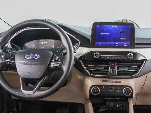 Used 2021 Ford Escape SE image 17