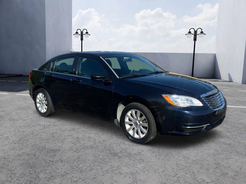 Used 2012 Chrysler 200 Touring image 3