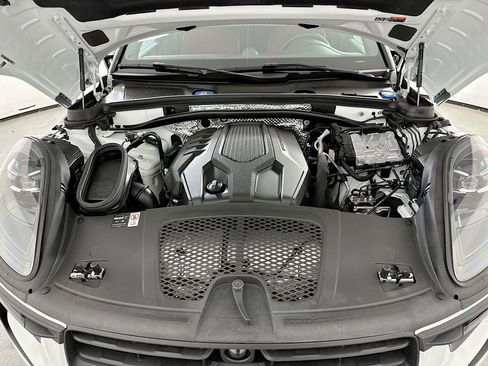 New 2025 Porsche Macan image 32