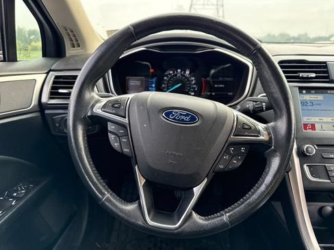 Used 2017 Ford Fusion SE w/ Equipment Group 201A FWD image 21