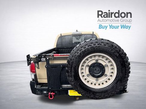 Used 2020 Toyota Tacoma TRD Off-Road w/ TRD Premium Off Road Package image 8