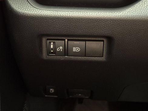 Used 2020 Toyota RAV4 LE AWD/4WD image 29