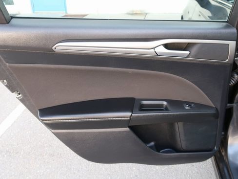 Used 2020 Ford Fusion SE image 31