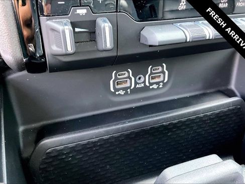 Used 2020 RAM 1500 Laramie w/ Sport Appearance Package AWD/4WD image 17