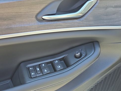 New 2026 Jeep Grand Cherokee Altitude AWD/4WD image 17