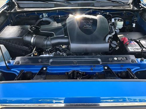 Used 2017 Toyota Tacoma SR5 w/ Tow Package AWD/4WD image 31