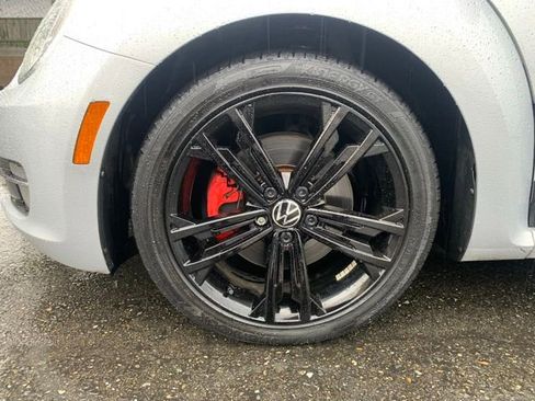 Used 2013 Volkswagen Beetle 2.0T image 9