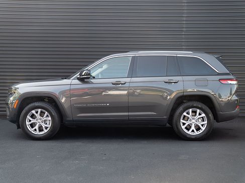 Used 2022 Jeep Grand Cherokee Limited AWD/4WD image 2