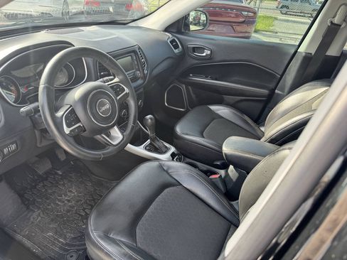 Used 2018 Jeep Compass Latitude w/ Safe & Security Group FWD image 13