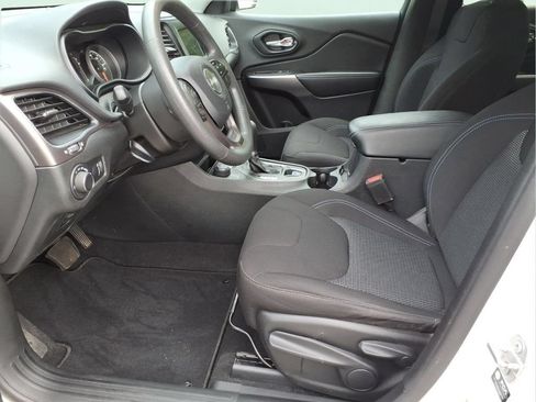 Used 2021 Jeep Cherokee Latitude AWD/4WD image 19
