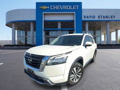 Used 2024 Nissan Pathfinder SL FWD image 4