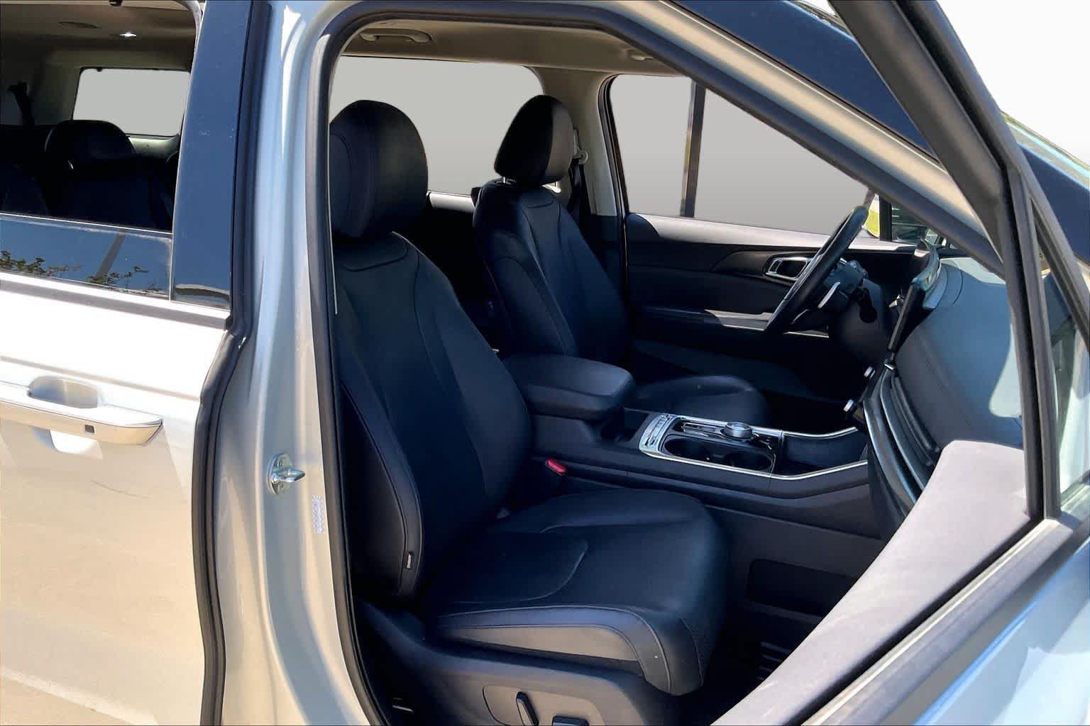 Used 2025 Kia Carnival SX Prestige FWD image 9