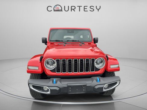 Used 2024 Jeep Wrangler Sahara image 12