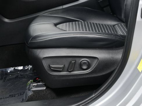 Used 2023 Toyota Highlander XSE AWD/4WD image 11
