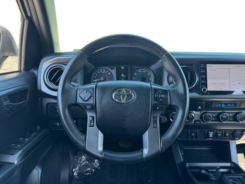 Used 2022 Toyota Tacoma TRD Off-Road AWD/4WD image 12