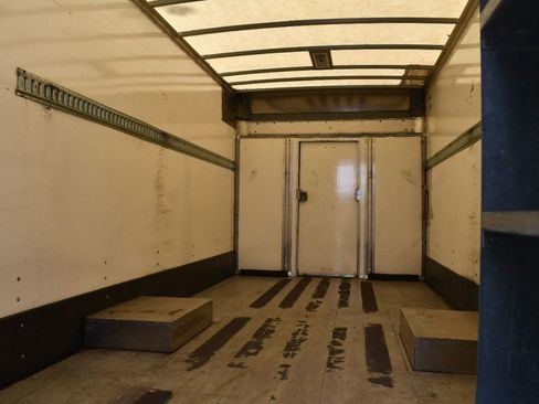 Used 2017 GMC Savana 4500 image 21