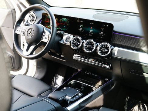 Used 2023 Mercedes-Benz EQB 300 4MATIC image 28