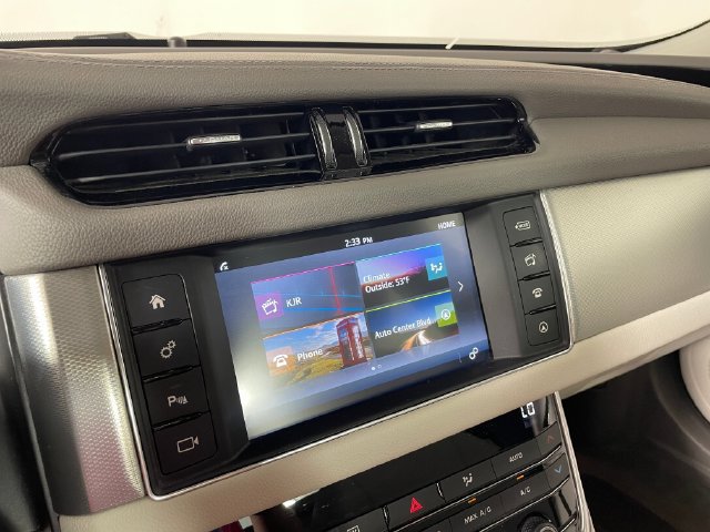 Used 2016 Jaguar XF Premium RWD image 9