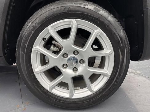 Used 2021 Jeep Renegade Latitude w/ Convenience Group image 11