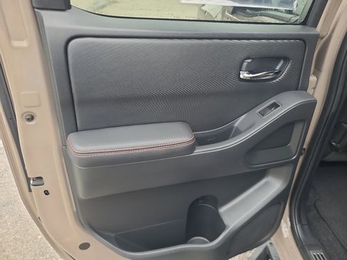 Used 2023 Nissan Frontier PRO-4X w/ Pro Convenience Package image 11