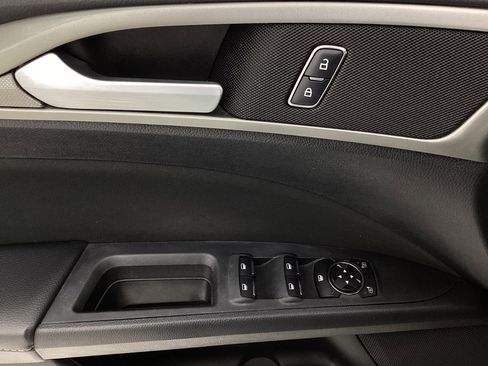 Used 2018 Ford Fusion SE w/ Fusion SE Technology Package image 36