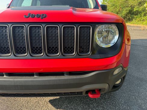 Used 2023 Jeep Renegade Trailhawk AWD/4WD image 6