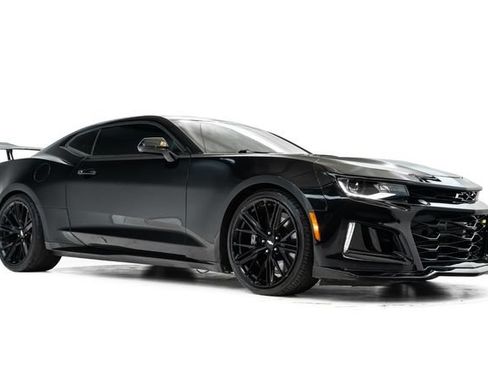 Used 2018 Chevrolet Camaro ZL1 RWD image 6