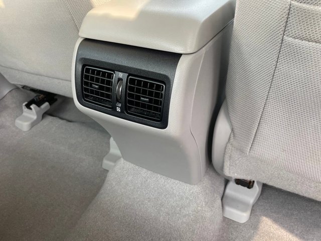 Used 2013 Toyota Camry XLE FWD image 12
