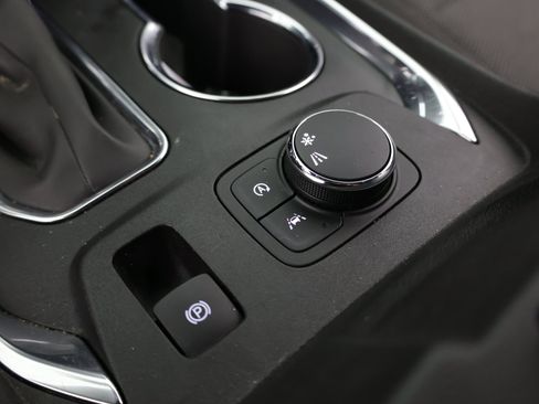 Used 2023 Chevrolet Traverse LT FWD image 21
