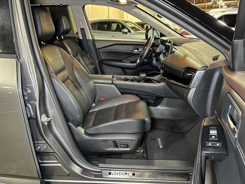 Used 2023 Nissan Rogue SL w/ SL Premium Package FWD image 12