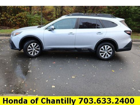 Used 2020 Subaru Outback Premium image 4