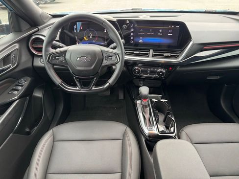 Used 2025 Chevrolet Trax RS w/ Driver Confidence Package image 4