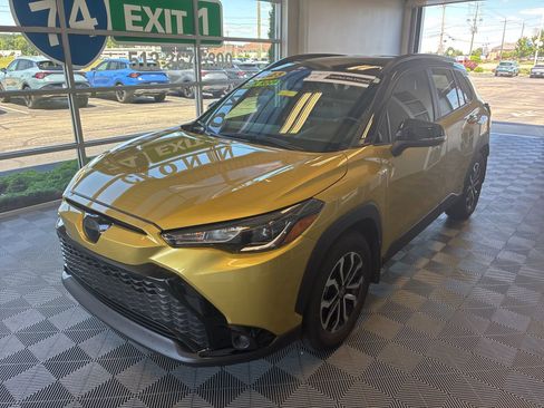 Used 2023 Toyota Corolla Cross AWD Hybrid w/ Moonroof Package image 3